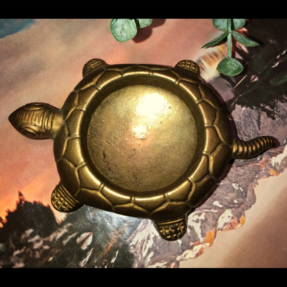 Brass turtle tea light holder